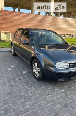 Хэтчбек Volkswagen Golf 2001 в Ровно