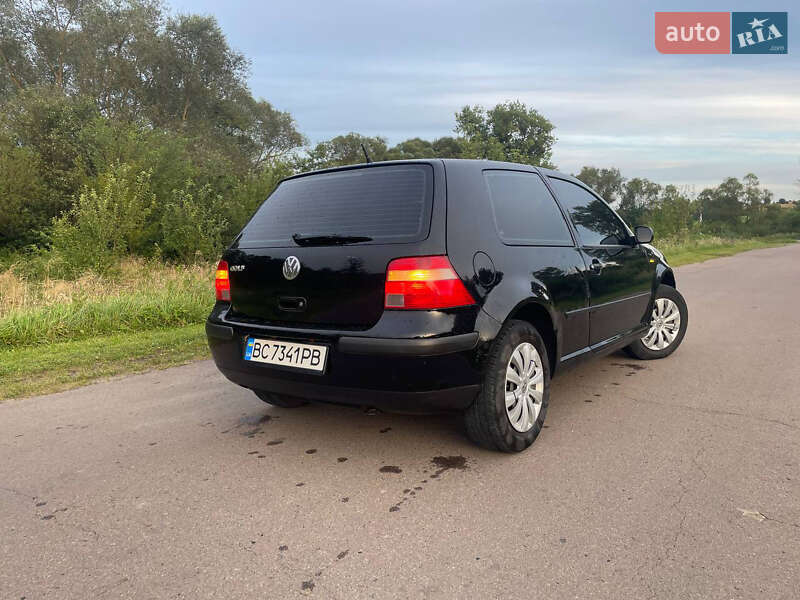 Хэтчбек Volkswagen Golf 2002 в Львове