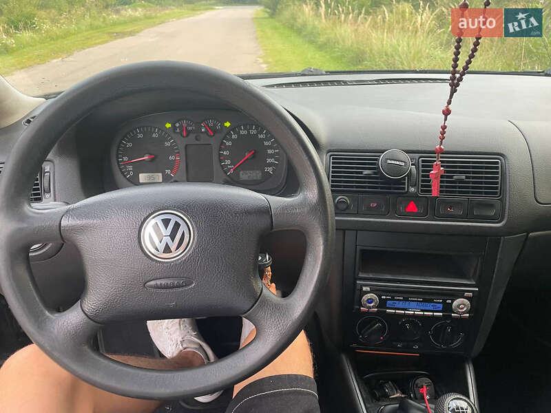 Хэтчбек Volkswagen Golf 2002 в Львове