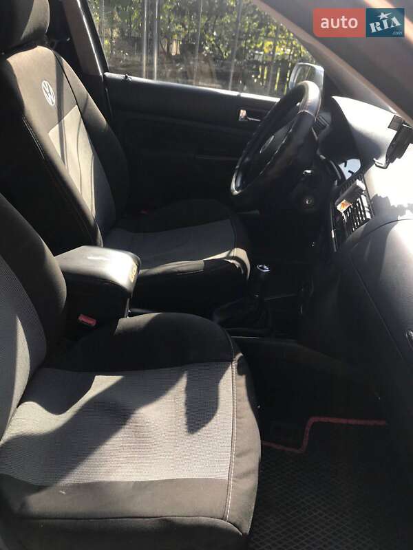 Хетчбек Volkswagen Golf 2003 в Тернополі