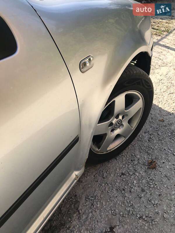 Хетчбек Volkswagen Golf 2003 в Тернополі