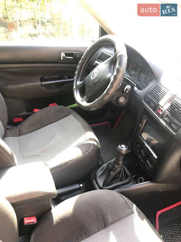 Хетчбек Volkswagen Golf 2003 в Тернополі