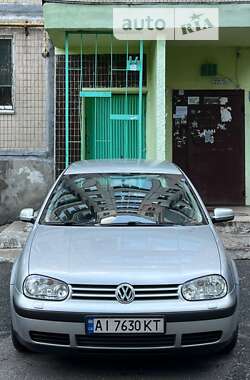 Хэтчбек Volkswagen Golf 2002 в Киеве