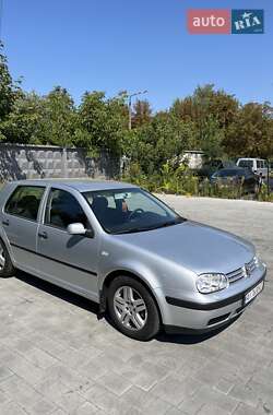 Хэтчбек Volkswagen Golf 2002 в Киеве