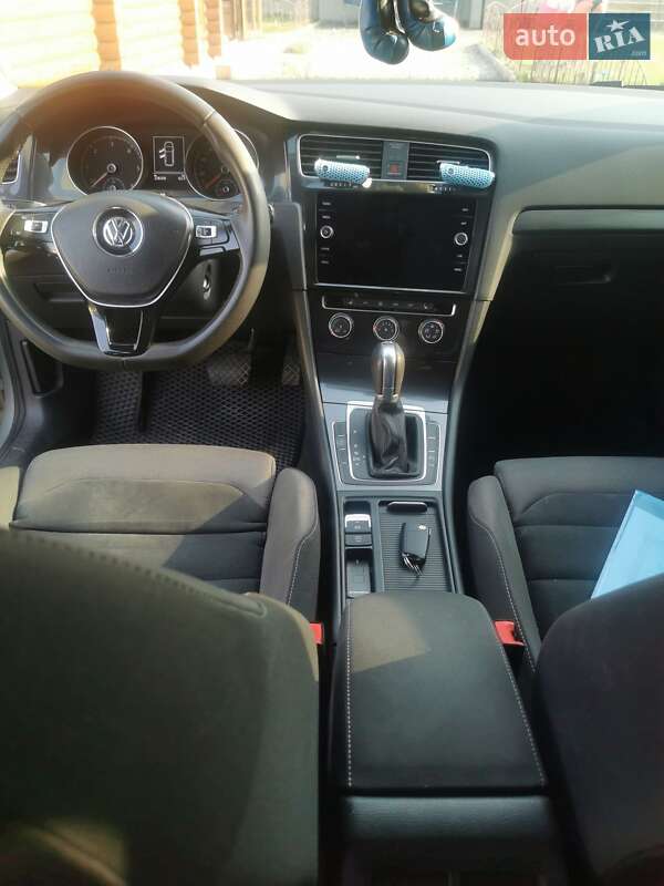 Універсал Volkswagen Golf 2017 в Житомирі