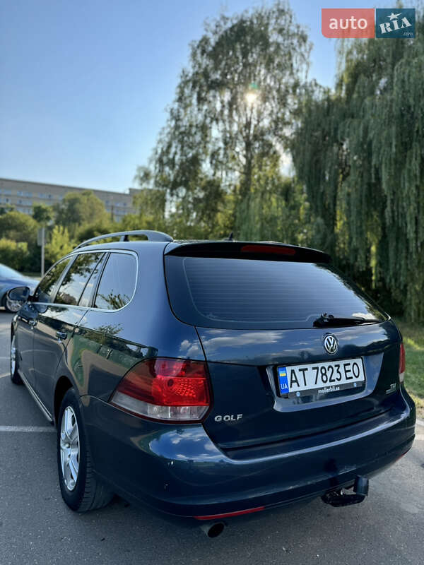 Універсал Volkswagen Golf 2010 в Івано-Франківську
