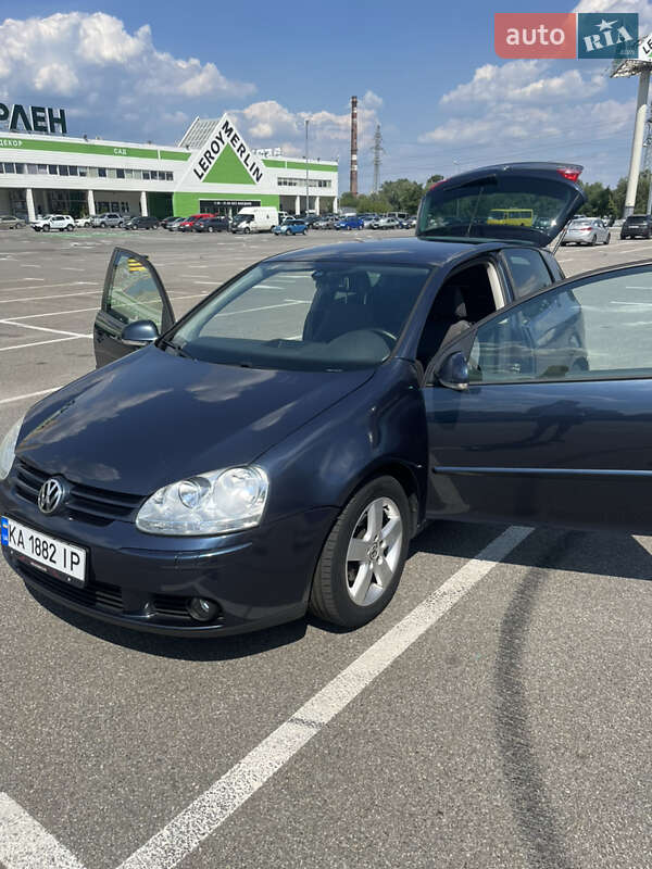 Хэтчбек Volkswagen Golf 2008 в 