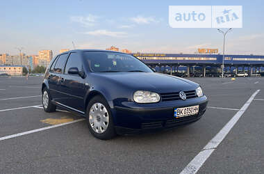 Хэтчбек Volkswagen Golf 2001 в Киеве