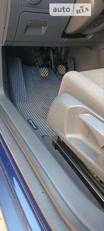 Хэтчбек Volkswagen Golf 2005 в Хмельницком