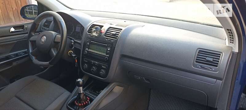 Хэтчбек Volkswagen Golf 2005 в Хмельницком