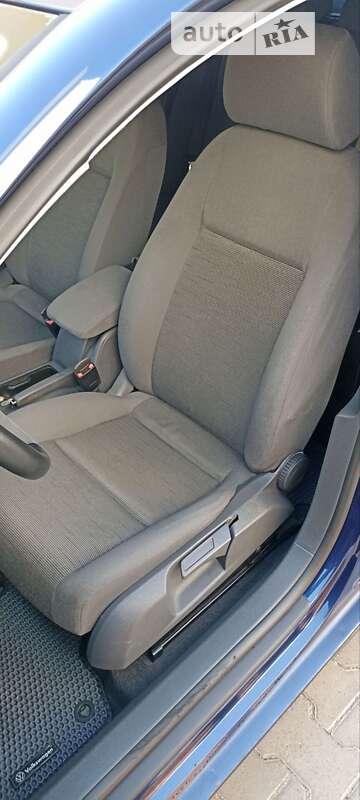 Хэтчбек Volkswagen Golf 2005 в Хмельницком