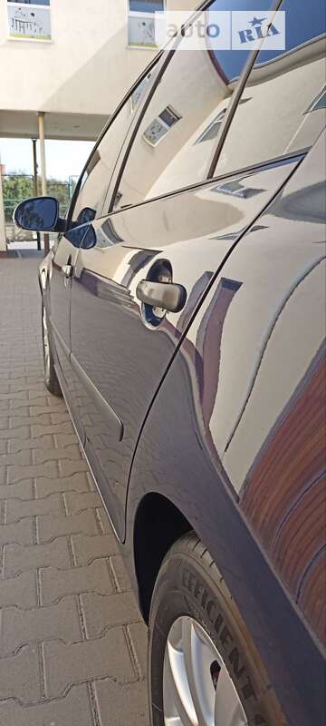 Хэтчбек Volkswagen Golf 2005 в Хмельницком