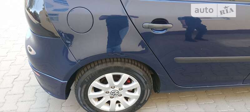 Хэтчбек Volkswagen Golf 2005 в Хмельницком