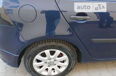 Хэтчбек Volkswagen Golf 2005 в 