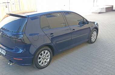 Хэтчбек Volkswagen Golf 2005 в 