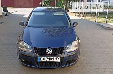 Хэтчбек Volkswagen Golf 2005 в 