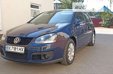 Хэтчбек Volkswagen Golf 2005 в 