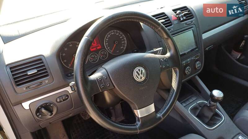 Хетчбек Volkswagen Golf 2008 в Харкові