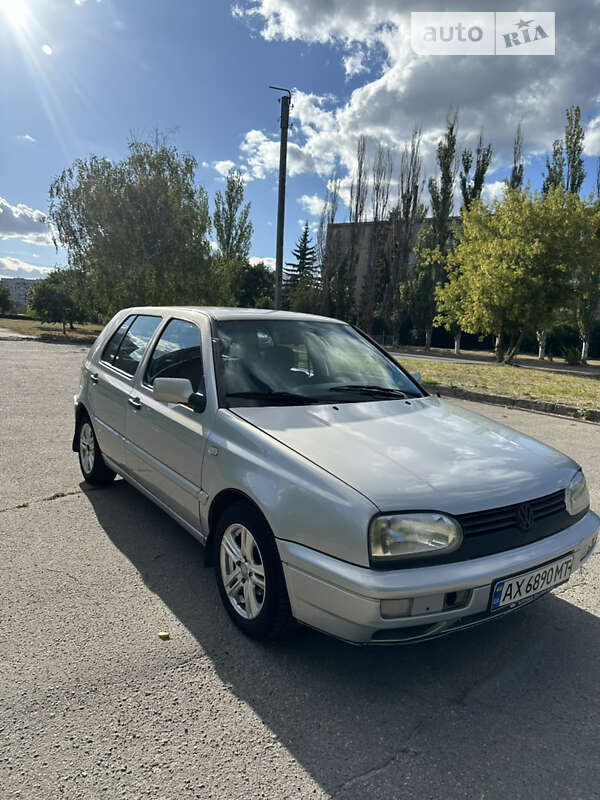 Хэтчбек Volkswagen Golf 1996 в Харькове