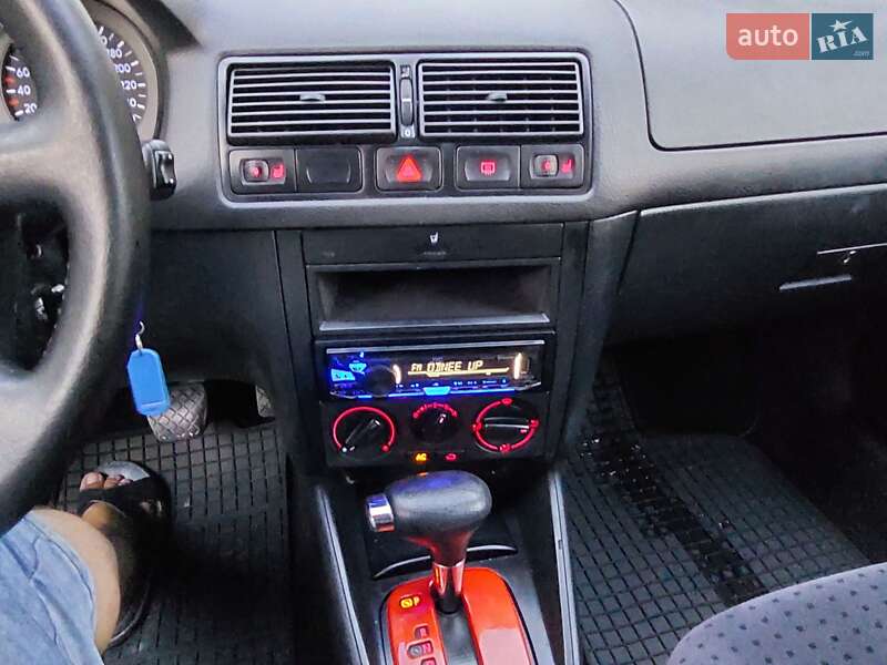 Хетчбек Volkswagen Golf 1999 в Одесі