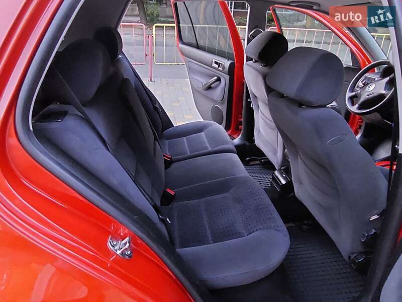 Хетчбек Volkswagen Golf 1999 в Одесі