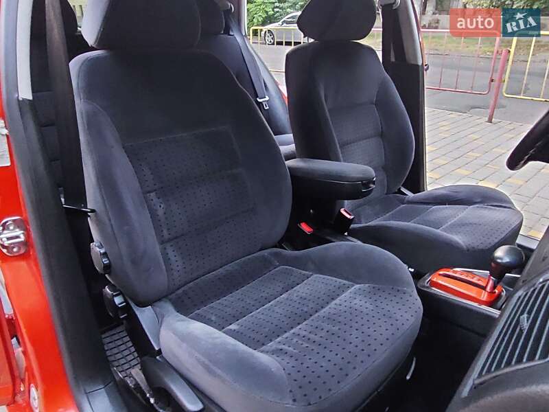 Хетчбек Volkswagen Golf 1999 в Одесі