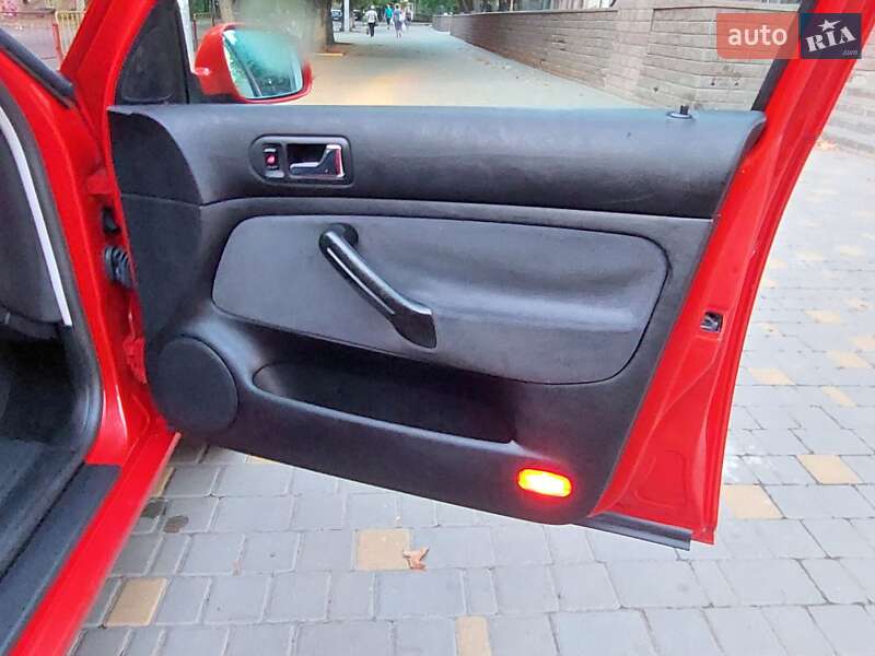 Хетчбек Volkswagen Golf 1999 в Одесі