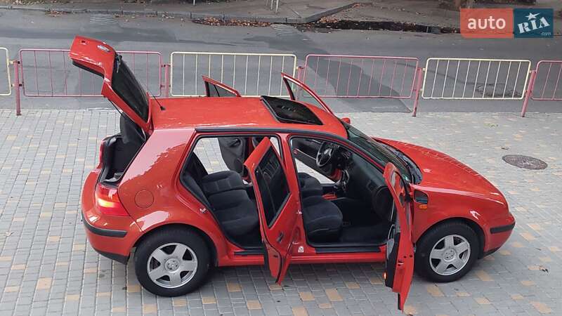 Хетчбек Volkswagen Golf 1999 в Одесі