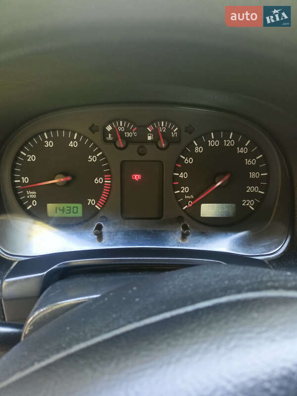 Хэтчбек Volkswagen Golf 2001 в Гадяче