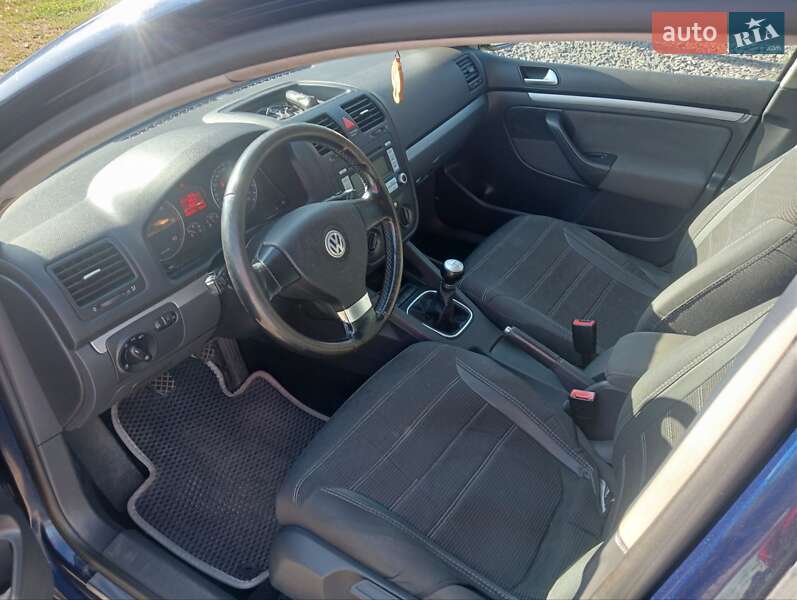 Хэтчбек Volkswagen Golf 2007 в Луцке