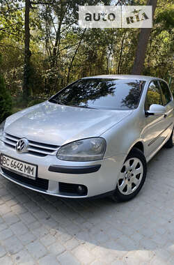 Хетчбек Volkswagen Golf 2003 в Львові