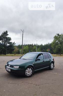 Хэтчбек Volkswagen Golf 2000 в 