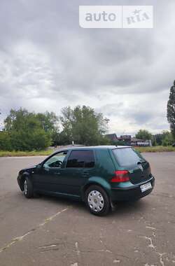 Хэтчбек Volkswagen Golf 2000 в 