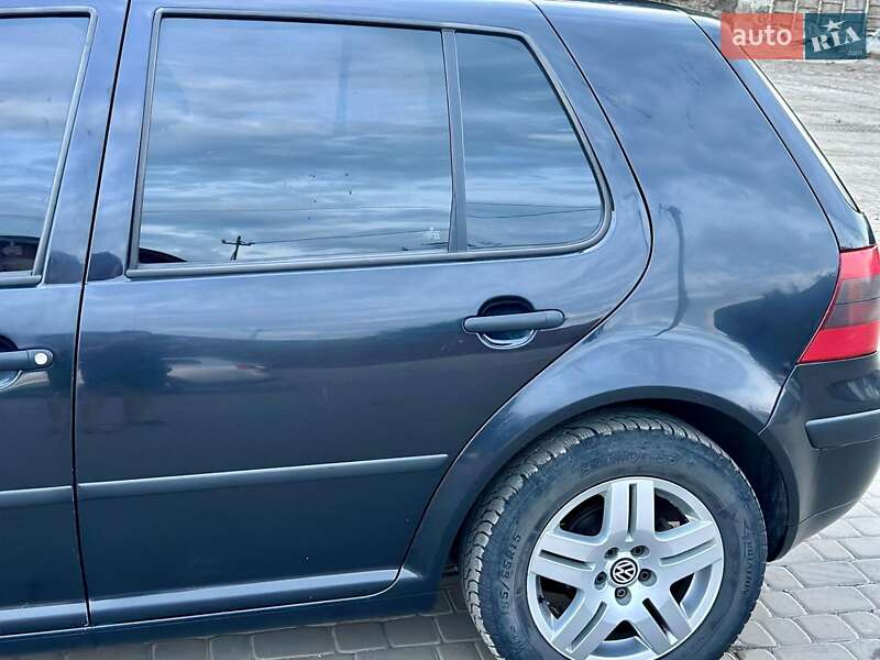 Хэтчбек Volkswagen Golf 2001 в Локачах