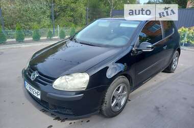 Хэтчбек Volkswagen Golf 2004 в Тысменице