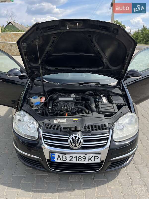 Універсал Volkswagen Golf 2007 в Чернівцях