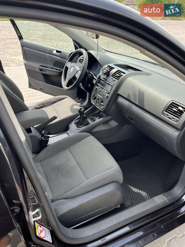 Універсал Volkswagen Golf 2007 в Чернівцях