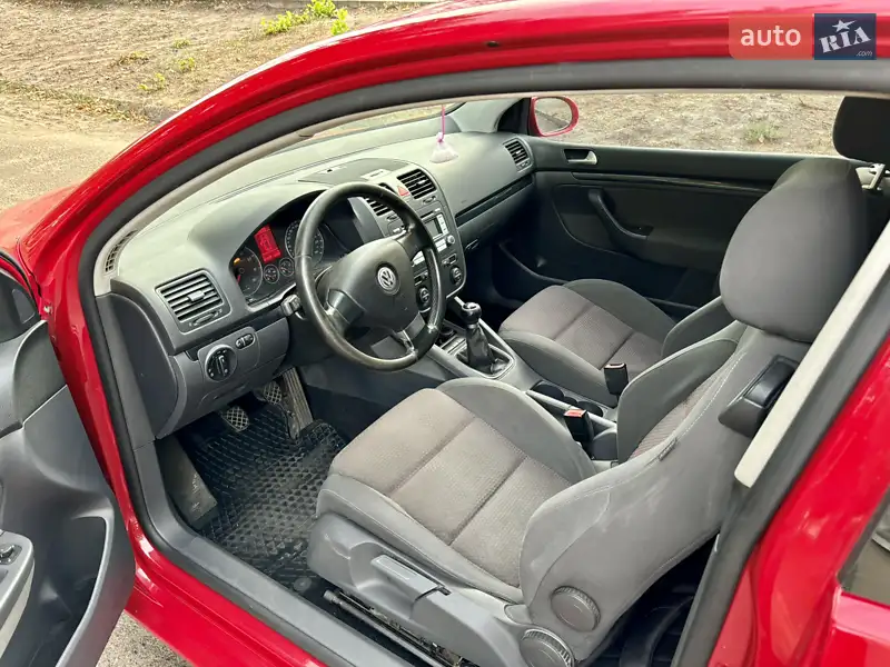 Хэтчбек Volkswagen Golf 2007 в 
