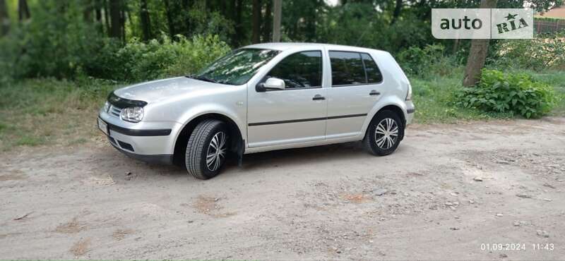 Хэтчбек Volkswagen Golf 1999 в Шпитьках