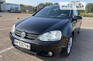 Хэтчбек Volkswagen Golf 2005 в Житомире