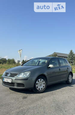 Хэтчбек Volkswagen Golf 2004 в Самборе