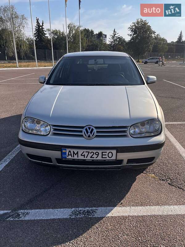 Хэтчбек Volkswagen Golf 2000 в Житомире