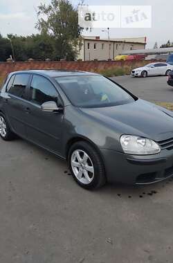 Хэтчбек Volkswagen Golf 2004 в Ровно