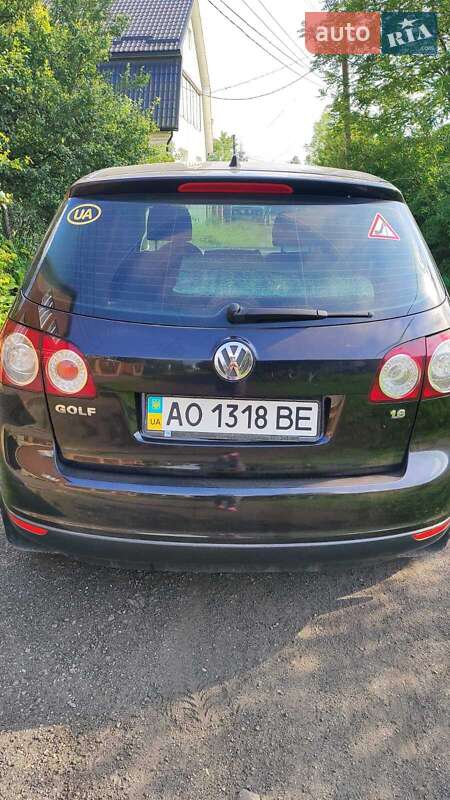 Хэтчбек Volkswagen Golf 2006 в Рахове