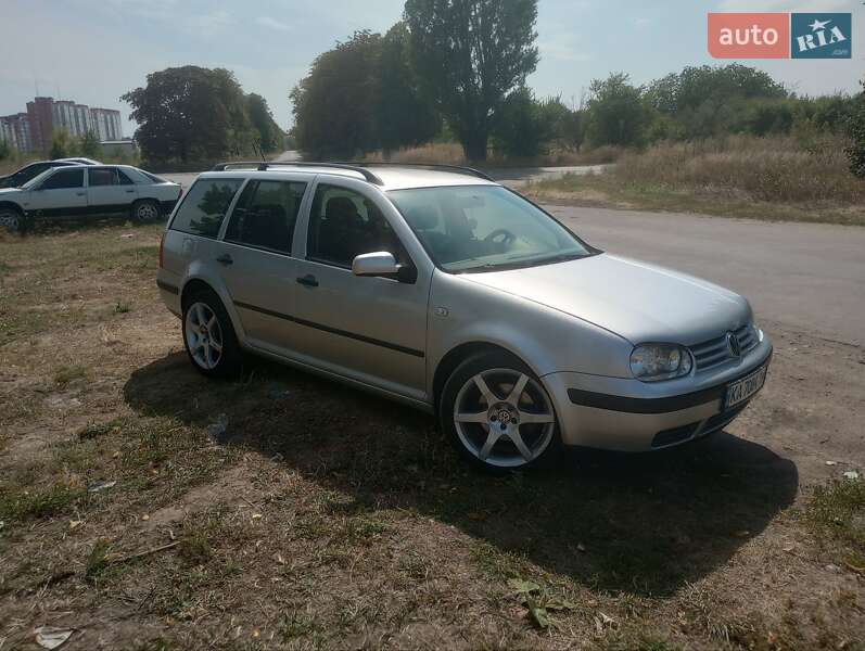 Універсал Volkswagen Golf 2002 в Умані