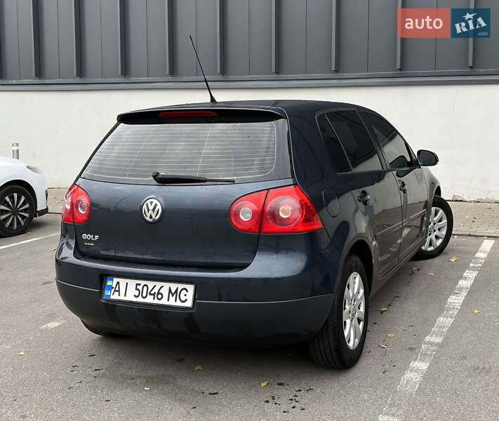 Хетчбек Volkswagen Golf 2005 в Києві