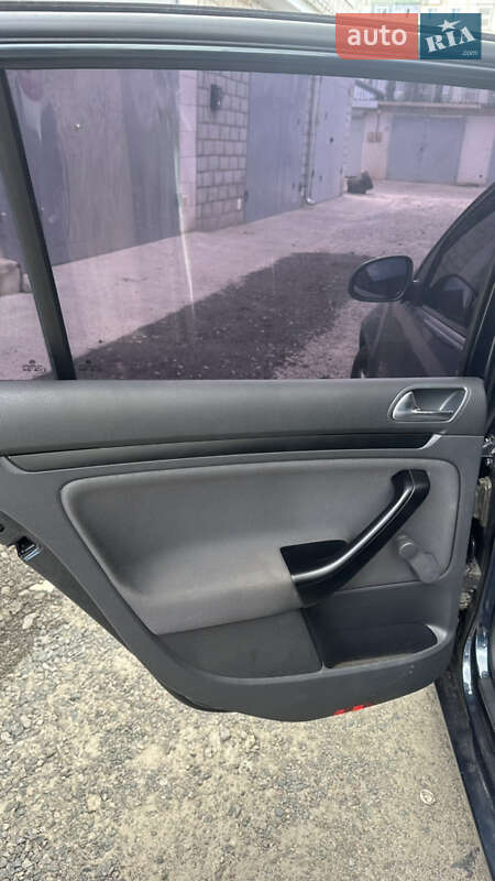 Хетчбек Volkswagen Golf 2005 в Києві