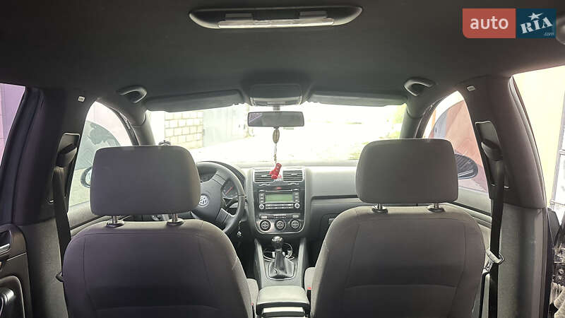 Хетчбек Volkswagen Golf 2005 в Києві