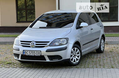 Хэтчбек Volkswagen Golf 2006 в Сваляве