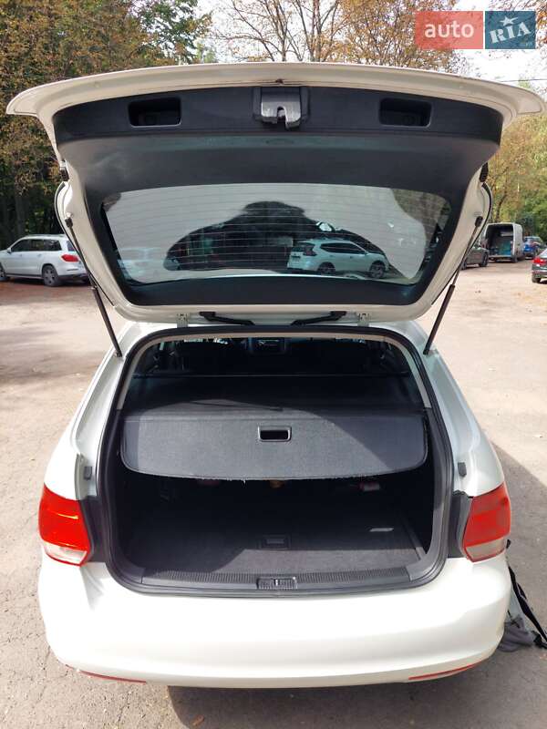 Универсал Volkswagen Golf 2012 в Львове